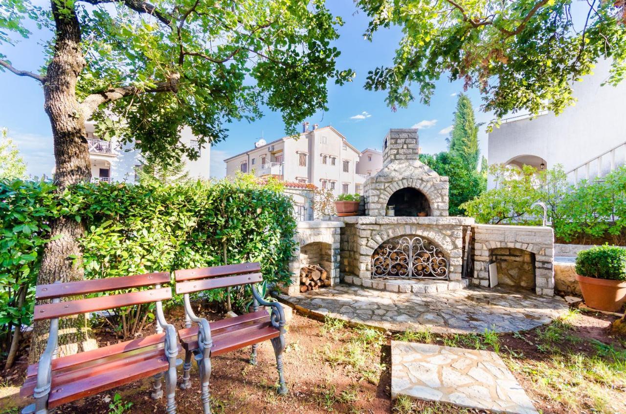 Apartments Sinisa Малинска Экстерьер фото