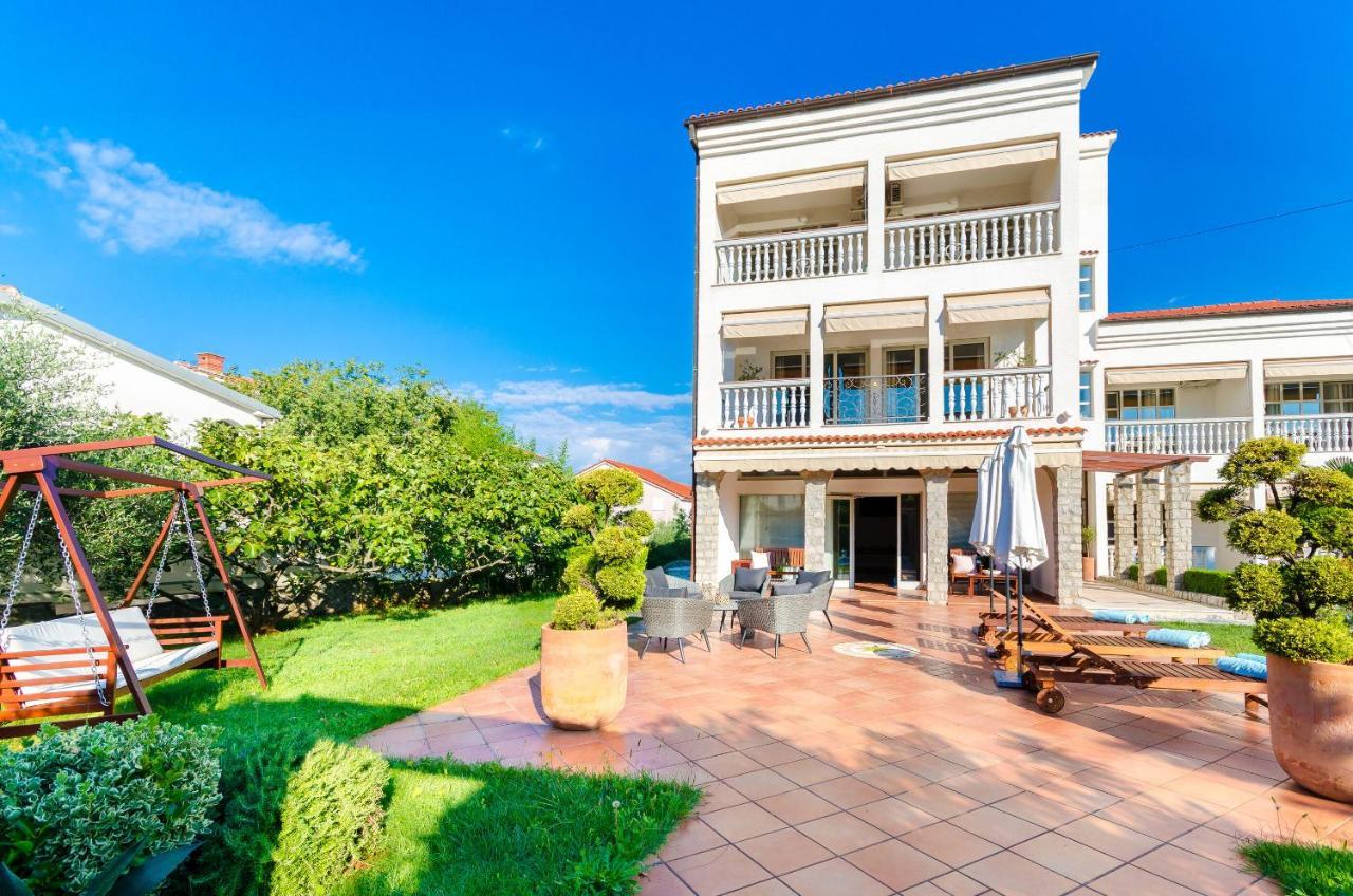 Apartments Sinisa Малинска Экстерьер фото