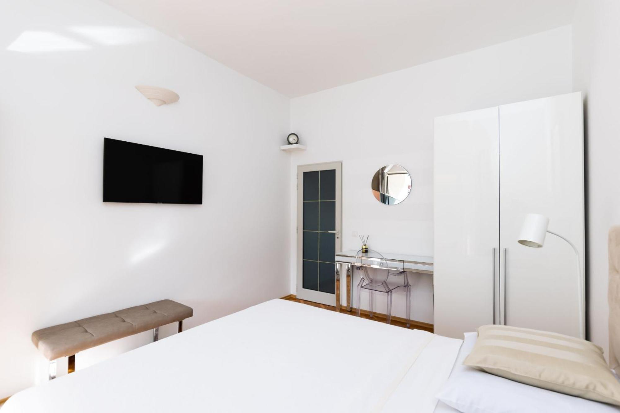 Apartments Sinisa Малинска Экстерьер фото