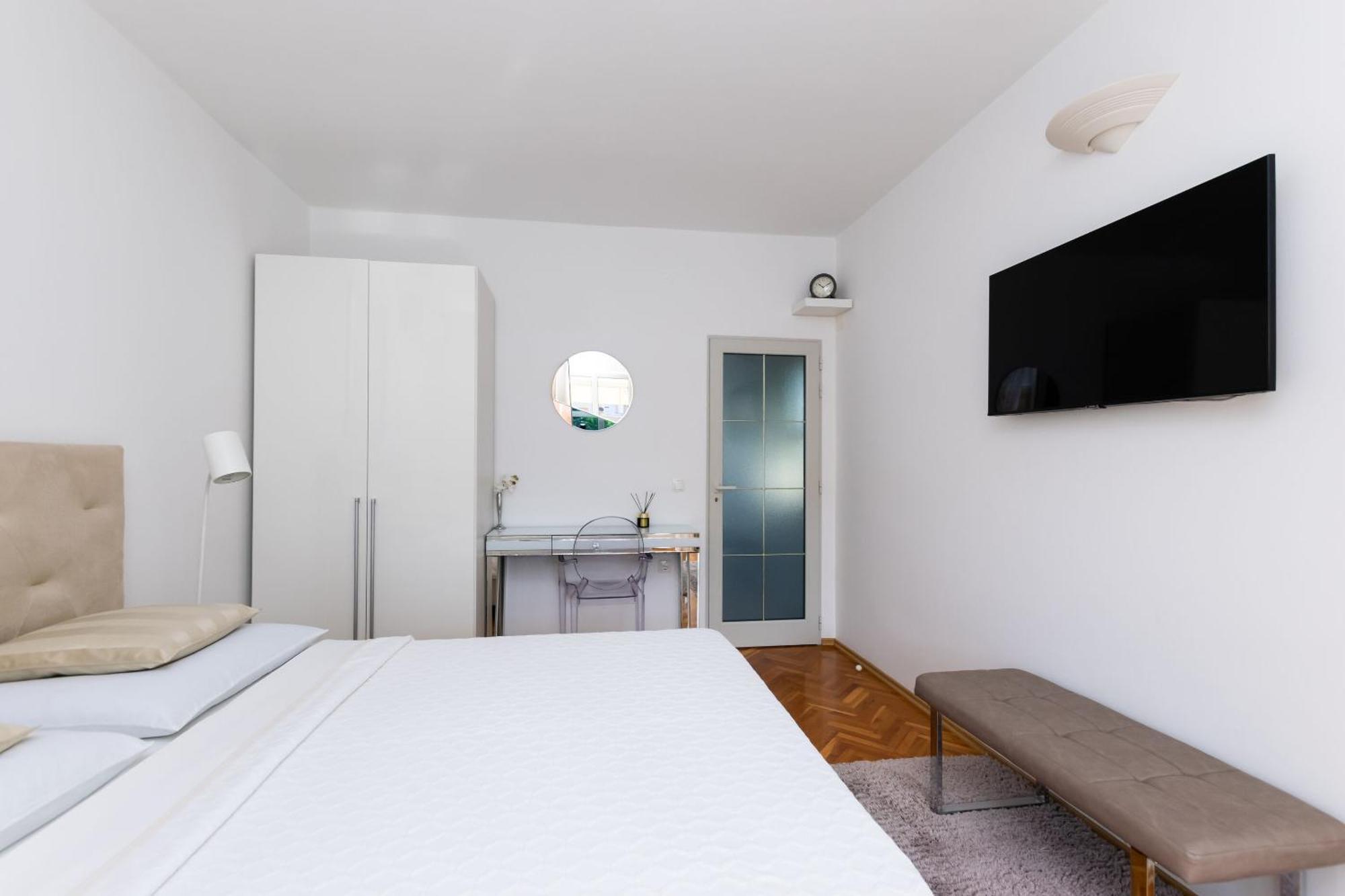 Apartments Sinisa Малинска Экстерьер фото