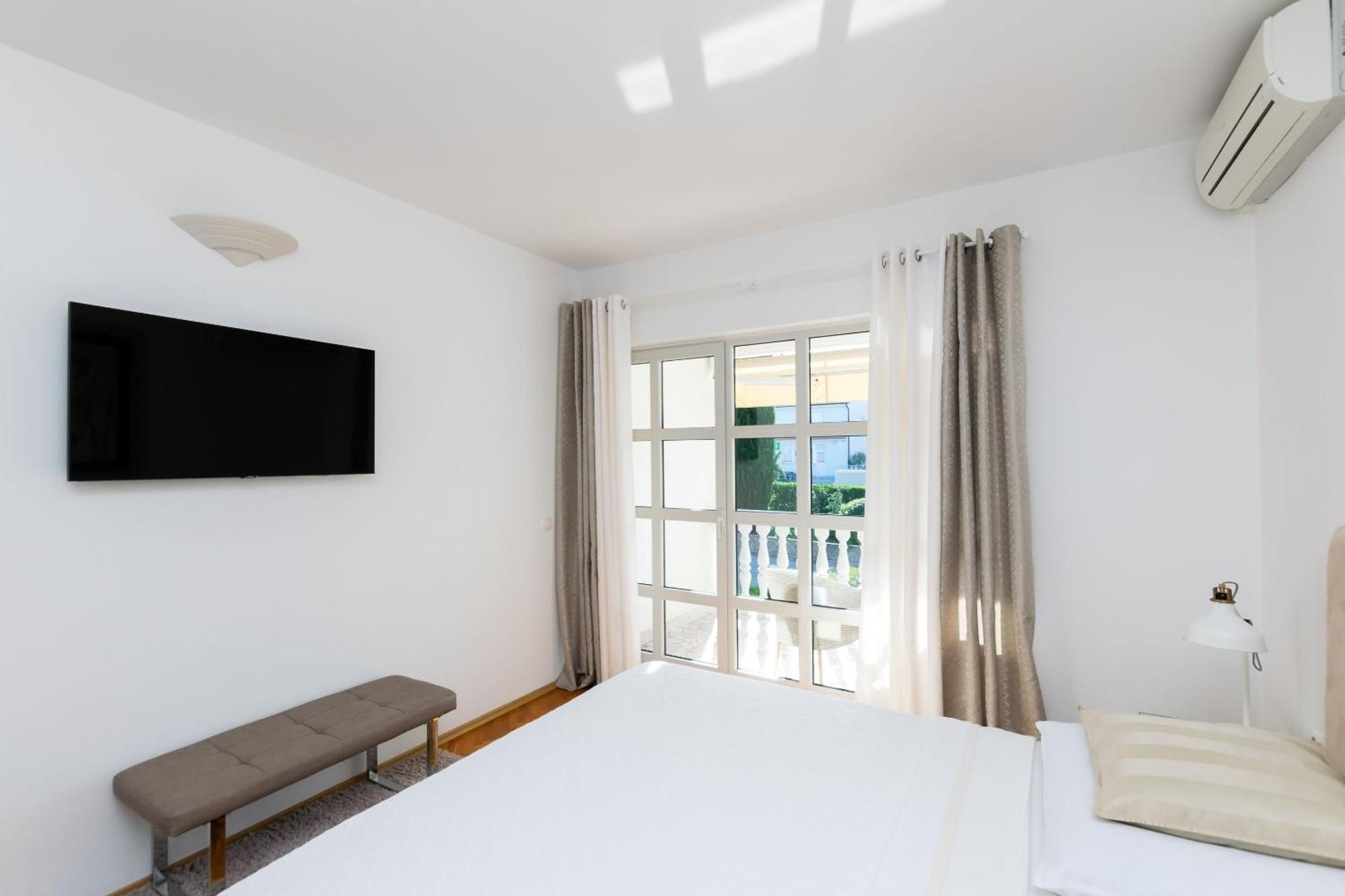 Apartments Sinisa Малинска Экстерьер фото
