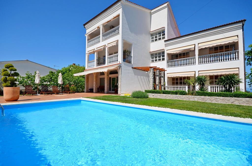 Apartments Sinisa Малинска Экстерьер фото