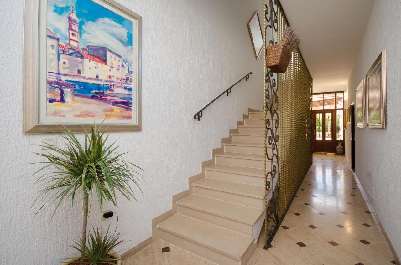 Apartments Sinisa Малинска Экстерьер фото