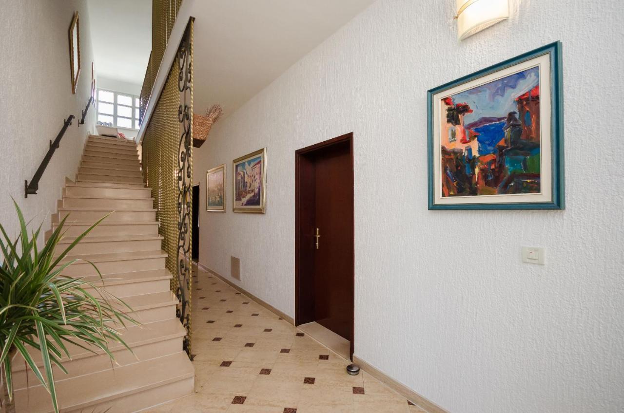 Apartments Sinisa Малинска Экстерьер фото