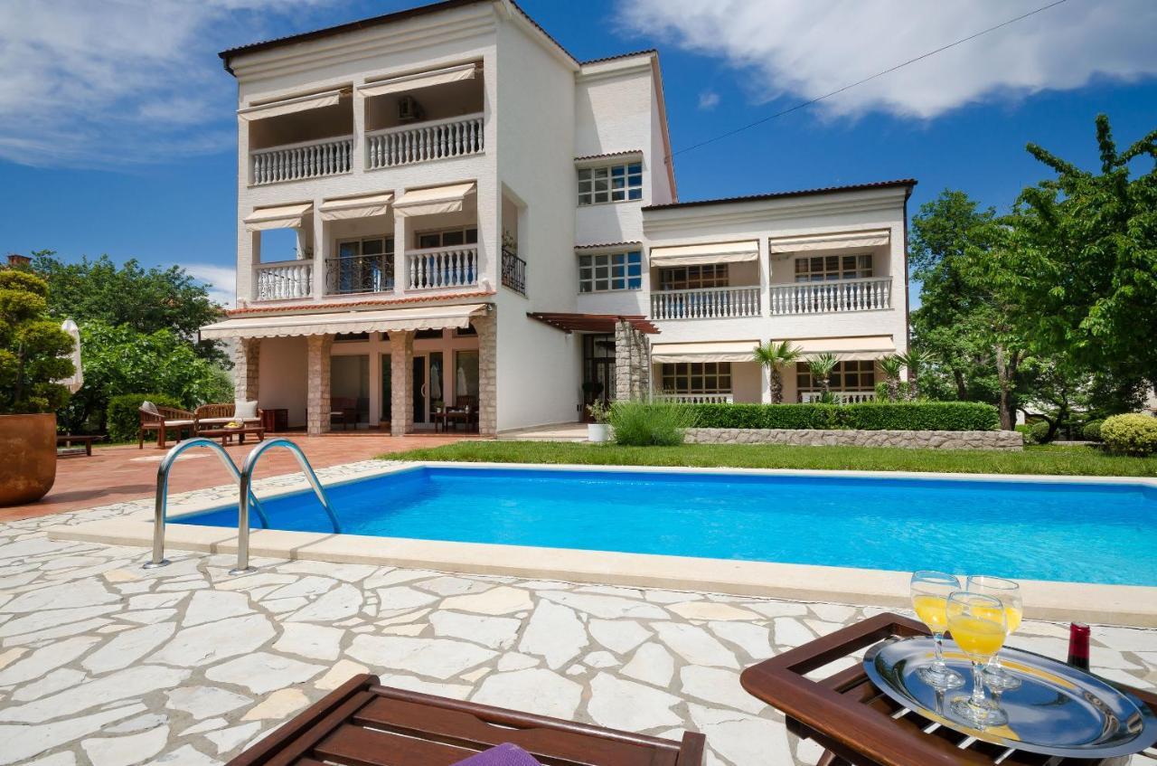 Apartments Sinisa Малинска Экстерьер фото